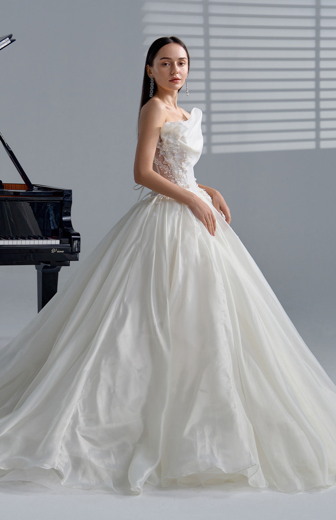 Little moonlight Prelude-Lace Satin Hem Wedding Dresses