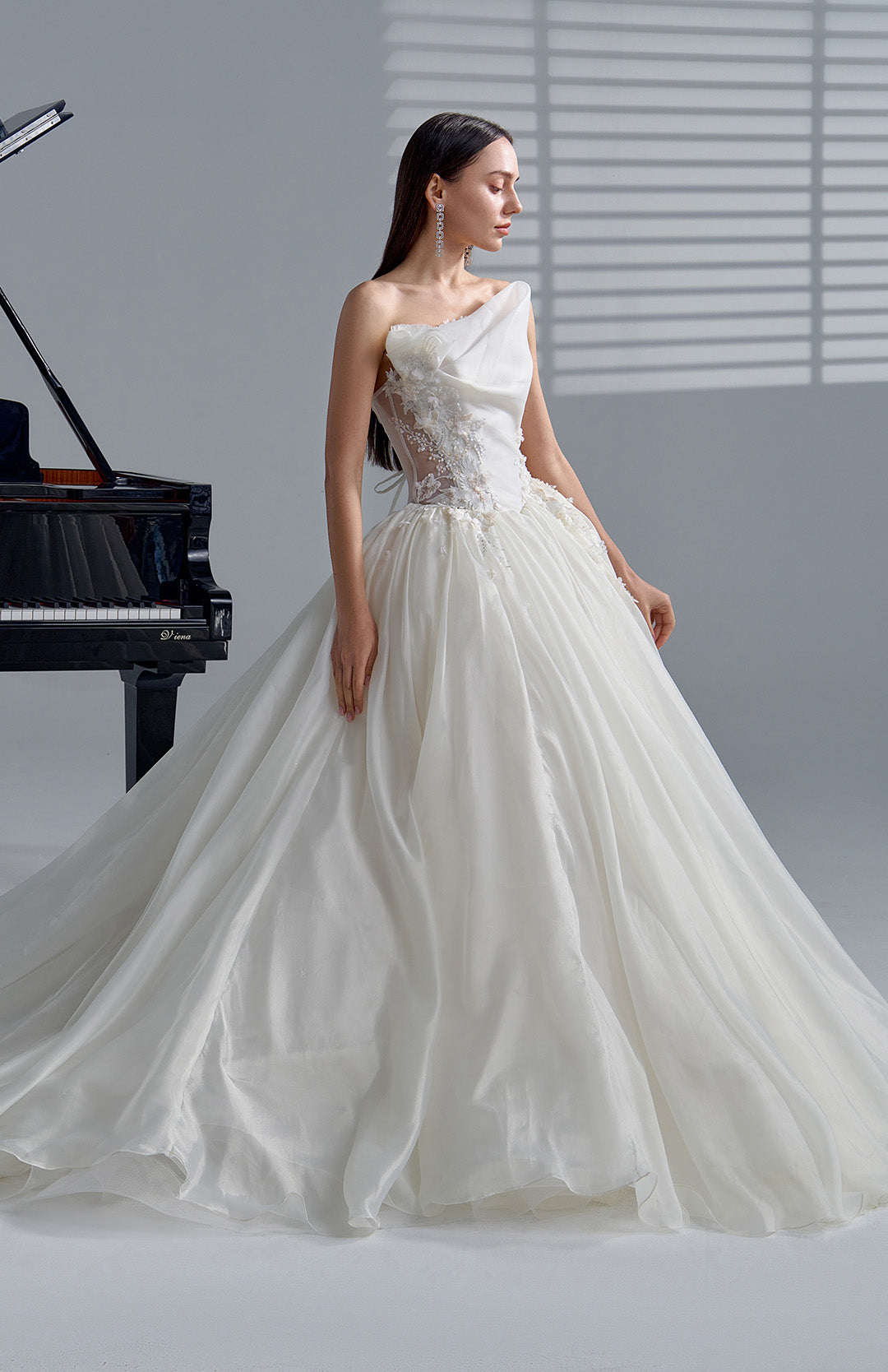 Little moonlight Prelude-Lace Satin Hem Wedding Dresses